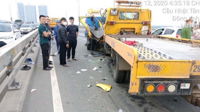 Xót thương nhân viên môi trường bị ô tô cứu hộ đâm tử vong trên cầu Nhật Tân - Ảnh 2.