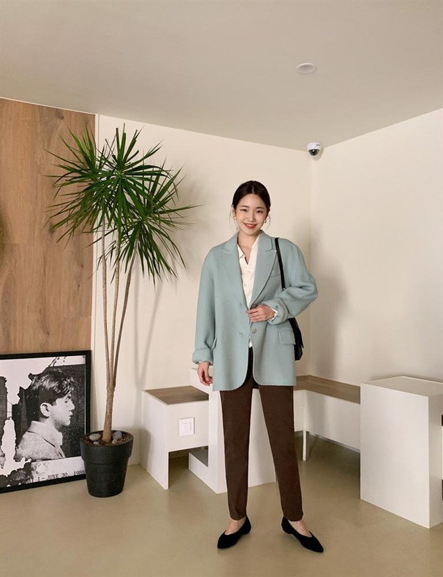 Chọn blazer không khéo có thể biến thành bà cô lỗi thời nhưng bạn mặc 4 kiểu này thì chỉ trẻ xinh, thanh lịch trở lên - Ảnh 15.