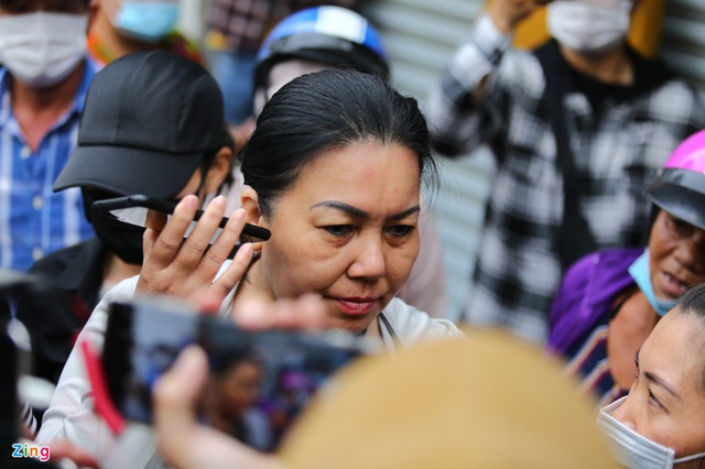 Nghệ sĩ Việt bị nhiều streamer đeo bám, cản đường khi tới viện pháp y - Ảnh 2.