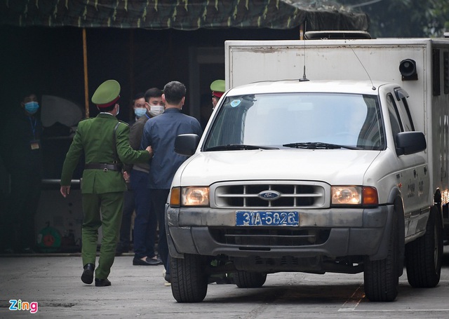 Hàng chục nhân viên y tế túc trực ở phiên tòa xử ông Nguyễn Đức Chung - Ảnh 3.