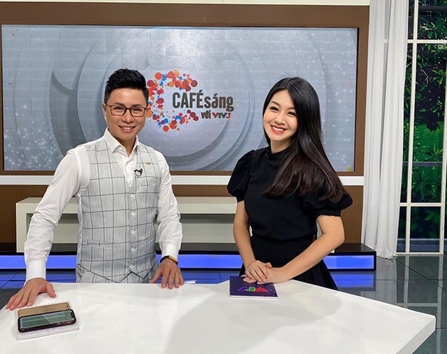Nữ BTV 18 tuổi lọt mắt xanh VTV: U30 vẫn trẻ đáng nể, đẻ hơn chục ngày là về dáng - Ảnh 1. Nữ BTV 18 tuổi lọt mắt xanh VTV: U30 vẫn trẻ đáng nể, đẻ hơn chục ngày là về dáng - Ảnh 1.