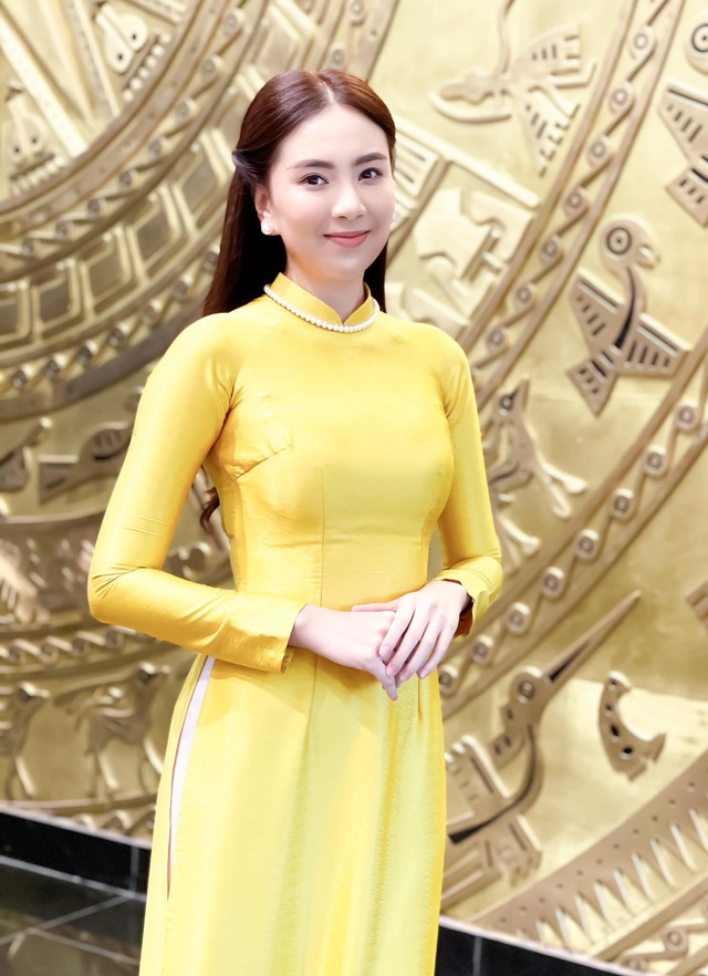 Lạ lùng chiếc cằm của MC Mai Ngọc bỗng nhọn hoắt, tìm được lí do ai nấy đều thở phào - Ảnh 5. Lạ lùng chiếc cằm của MC Mai Ngọc bỗng nhọn hoắt, tìm được lí do ai nấy đều thở phào - Ảnh 5.