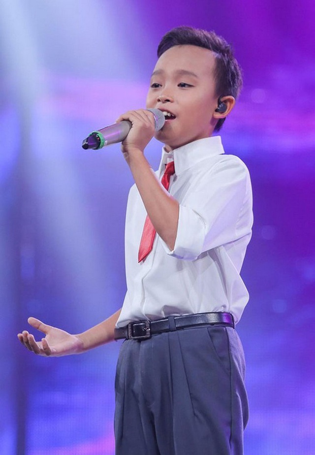 Hồ Văn Cường khó nhận ra ở tuổi 17 sau 4 năm đoạt Vietnam Idol Kids - Ảnh 1.