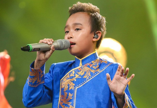 Hồ Văn Cường khó nhận ra ở tuổi 17 sau 4 năm đoạt Vietnam Idol Kids - Ảnh 4.