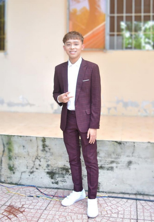 Hồ Văn Cường khó nhận ra ở tuổi 17 sau 4 năm đoạt Vietnam Idol Kids - Ảnh 8.