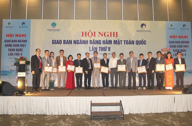 Hội nghị giao ban ng&agrave;nh Răng H&agrave;m Mặt to&agrave;n quốc năm 2020 - Ảnh 4.