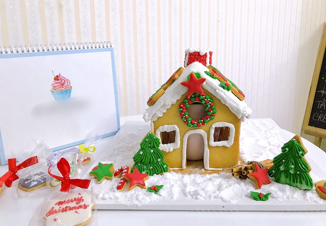 Chưa bao giờ bánh Noel lại nhiều loại như năm nay, có loại giá chỉ 12k/chiếc, độc nhất là bánh quả cầu tuyết - Ảnh 6.