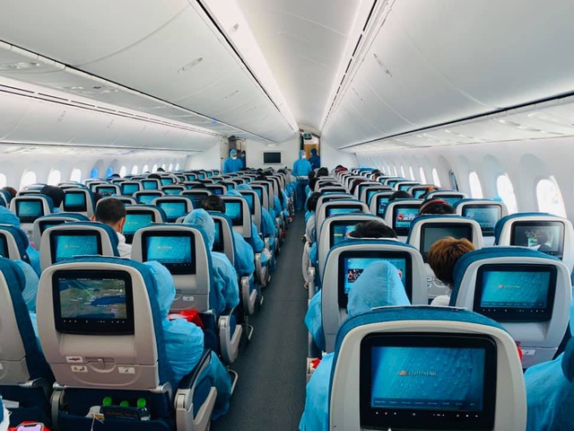 Vietnam Airlines chính thức xin lỗi việc tiếp viên vi phạm cách ly - Ảnh 2.