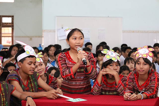 Trường học tích cực “dẹp” nạn tảo hôn, kết hôn cận huyết thống - Ảnh 2.