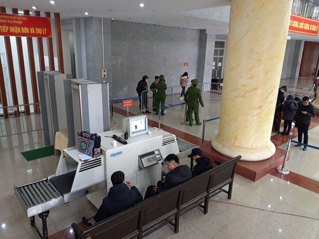 Những hình ảnh đặc biệt tại phiên tòa xử vụ Liên Kết Việt lừa đảo - Ảnh 3.