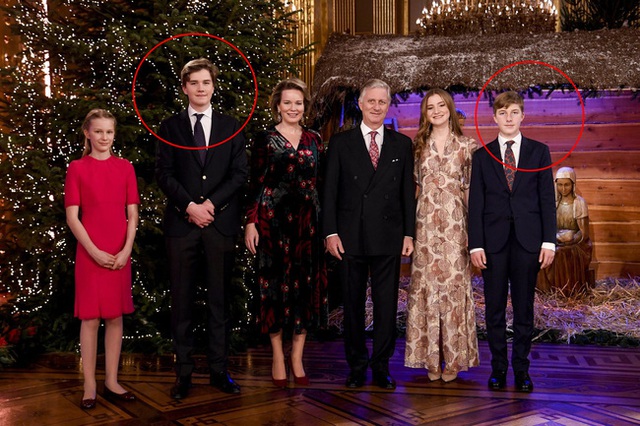 Ngắm các gia đình hoàng gia trên thiệp Giáng sinh: Nhà Công nương Kate viên mãn ngọt ngào, ai nấy đều tươi cười hạnh phúc - Ảnh 5.