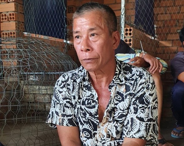  G&atilde; đ&agrave;n &ocirc;ng mở nhiều lối tho&aacute;t hiểm b&iacute; ẩn ph&iacute;a sau khu vườn nu&ocirc;i g&agrave; đ&aacute;  - Ảnh 2.