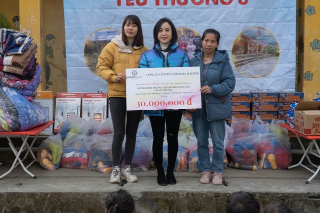 CEO Nguyễn Thị Ánh hỗ trợ trẻ em đồng bào vùng cao trong “Hành trình yêu thương 6” tại Sapa- Lào Cai - Ảnh 3.