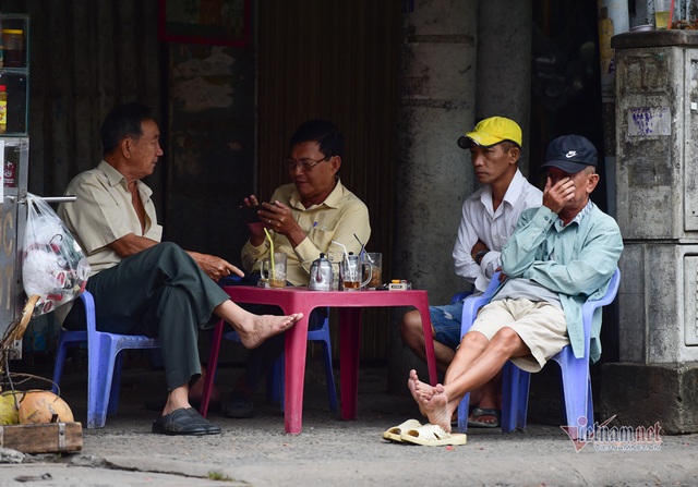 Người Sài Gòn đốt lửa sưởi ấm trong cái lạnh 20 độ C - Ảnh 11.