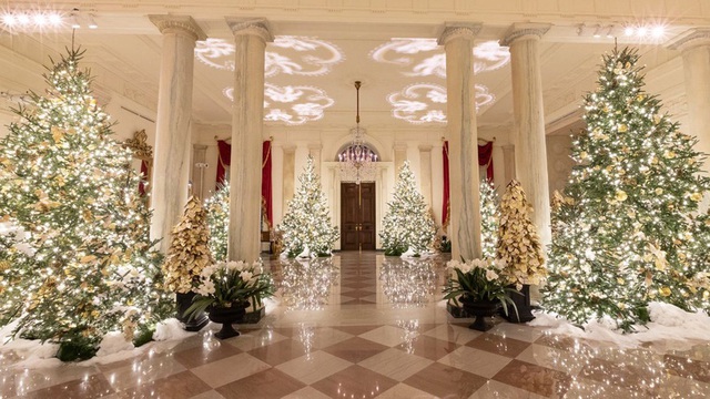 Nhiệm vụ trang trí Nhà Trắng dịp Giáng sinh của các đệ nhất phu nhân - Ảnh 3.