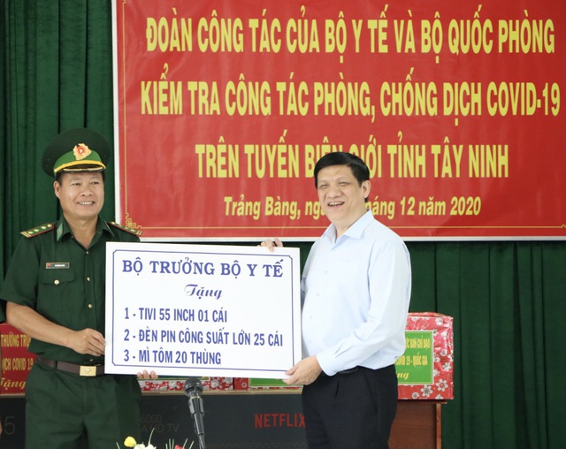 Bộ trưởng Bộ Y tế thăm, kiểm tra công tác phòng chống COVID-19 tại khu vực biên giới tỉnh Tây Ninh - Ảnh 3.