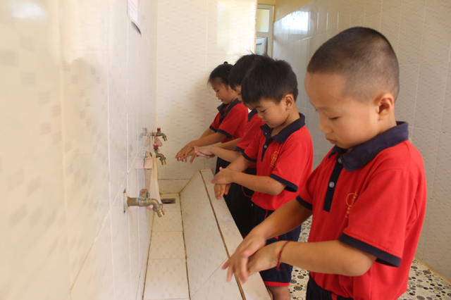 Hoà Bình: Truyền thông thay đổi hành vi về nước sạch, vệ sinh môi trường cho trường học - Ảnh 1.