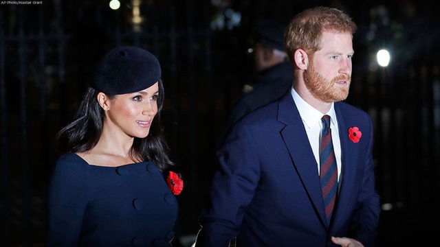 Dân mạng phẫn nộ trước tính toán khôn ngoan của vợ chồng Meghan Markle và Hoàng tử Harry - Ảnh 2.