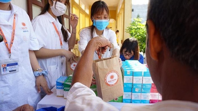 Nhà thuốc DUO care cùng thành đoàn Hà Nội & trường đại học Đại Nam tài trợ chương trình khám chữa bệnh miễn phí - Ảnh 7.