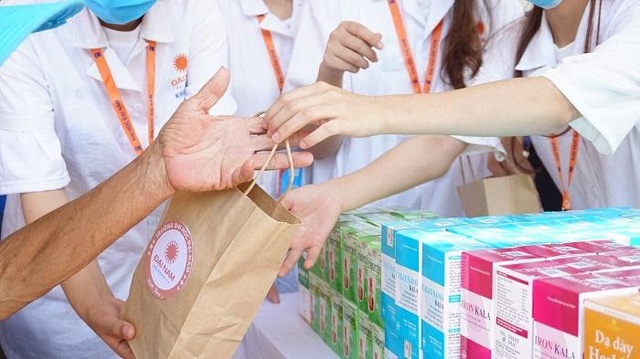 Nhà thuốc DUO care cùng thành đoàn Hà Nội & trường đại học Đại Nam tài trợ chương trình khám chữa bệnh miễn phí - Ảnh 8.