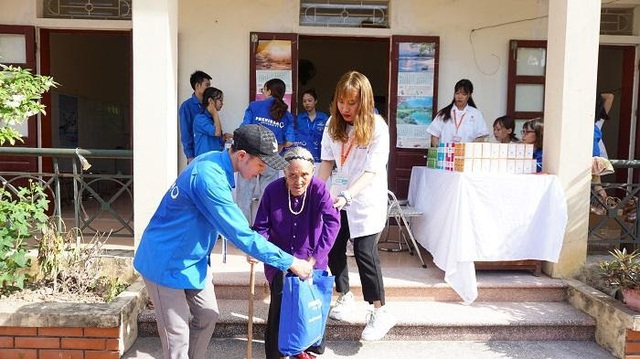 Nhà thuốc DUO care cùng thành đoàn Hà Nội & trường đại học Đại Nam tài trợ chương trình khám chữa bệnh miễn phí - Ảnh 9.