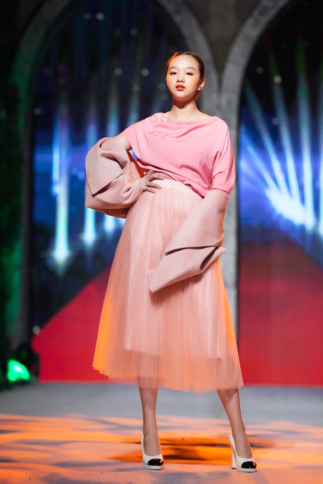 Nữ học trò của siêu mẫu Xuân Lan hút view tại Vietmam Junior Fashion Week - Ảnh 2.