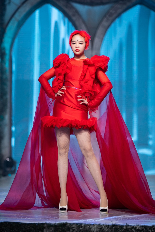 Nữ học trò của siêu mẫu Xuân Lan hút view tại Vietmam Junior Fashion Week - Ảnh 4.