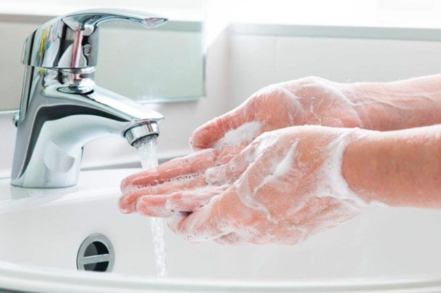 Rửa tay sạch sẽ rất tốt nhưng phải tránh những sai lầm này để không gây hại cho sức khỏe - Ảnh 2.