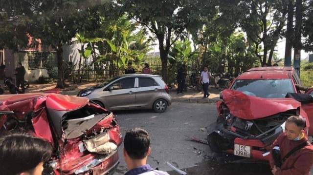 Tài xế xe bán tải có nồng độ cồn gây tai nạn liên hoàn khiến 4 người thương vong ở Phú Thọ - Ảnh 1.