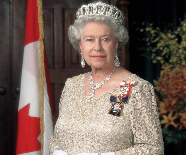 Thông tin bất ngờ từ Hoàng gia Anh: Nữ hoàng vẫn tiêm vaccine COVID-19 - Ảnh 2.