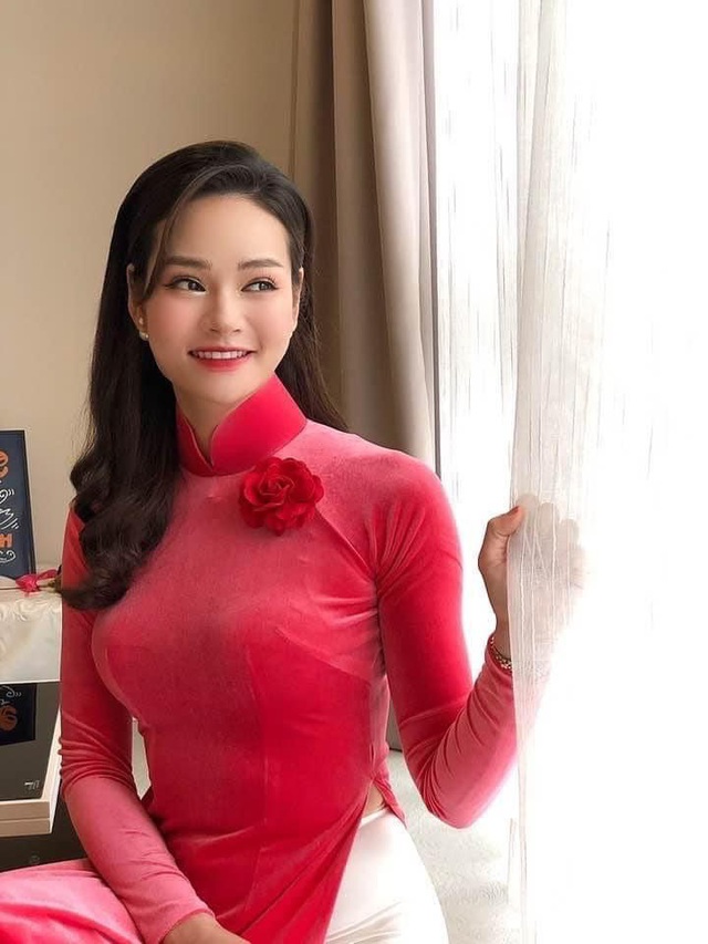 Á hậu Thụy Vân khoe trọn vóc dáng gợi cảm mà nữ tính trong tà áo dài của NTK Vũ Thu Trang - Ảnh 18.