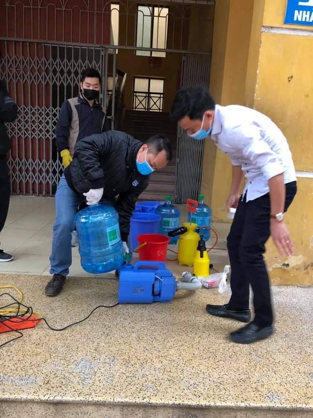 Nhiều trường ở Hà Nội chủ động phun khử khuẩn đảm bảo an toàn cho học sinh - Ảnh 6.