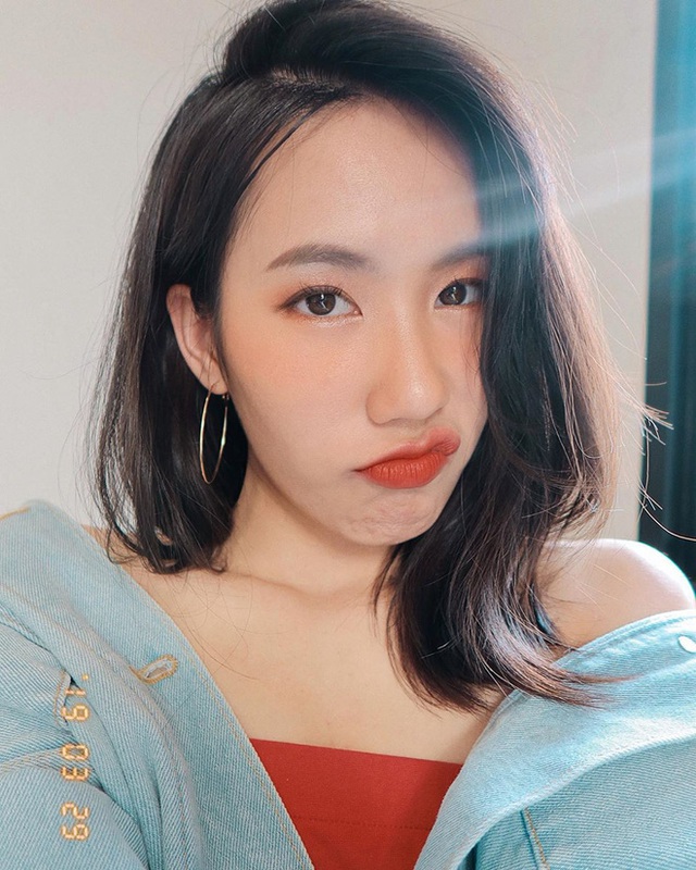Mặc quần áo bình dân nhưng khéo diện 6 kiểu trang sức hot hit nhất năm 2020, các nàng nhất định sẽ sang chảnh - Ảnh 3. Mặc quần áo bình dân nhưng khéo diện 6 kiểu trang sức hot hit nhất năm 2020, các nàng nhất định sẽ sang chảnh - Ảnh 3.