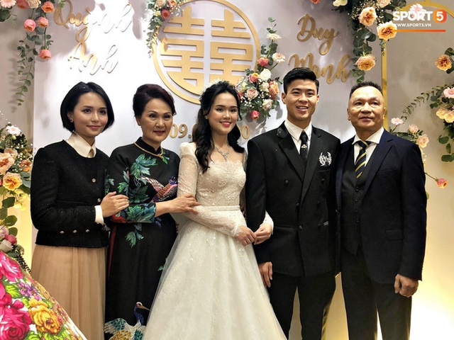 Chị gái Quỳnh Anh: Mặc đẹp không trượt set nào từ ăn hỏi đến lễ cưới của em gái - Ảnh 4.