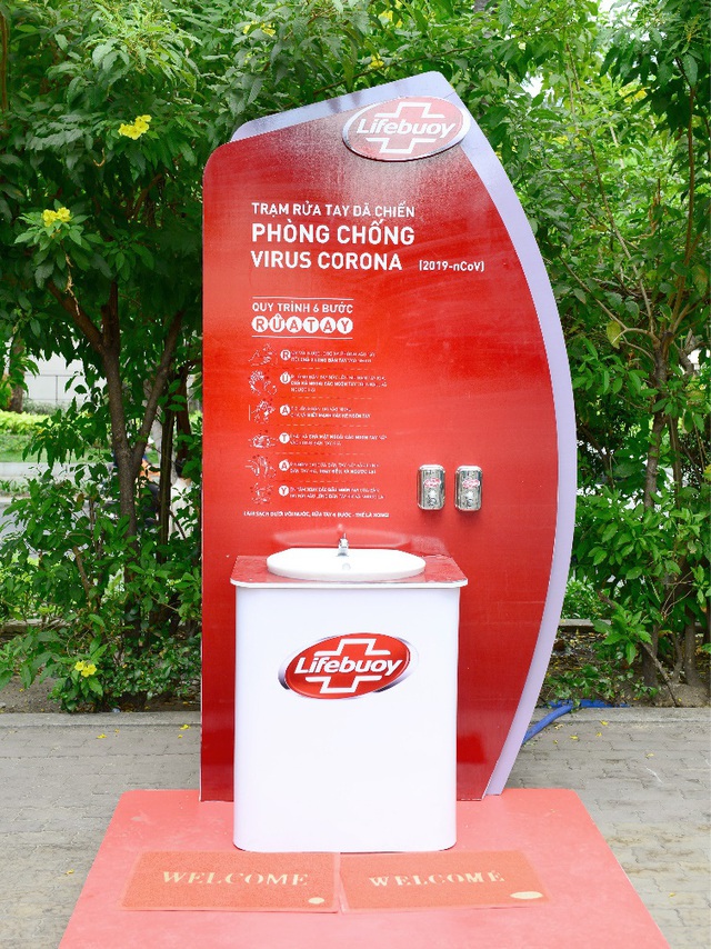 Lifebuoy lắp đặt hàng loạt trạm rửa tay dã chiến miễn phí, cùng người dân phòng chống corona - Ảnh 3.