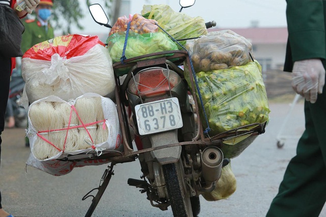 Muốn ra vào xã Sơn Lôi đang được phong tỏa, người dân phải chấp hành những gì? - Ảnh 4.