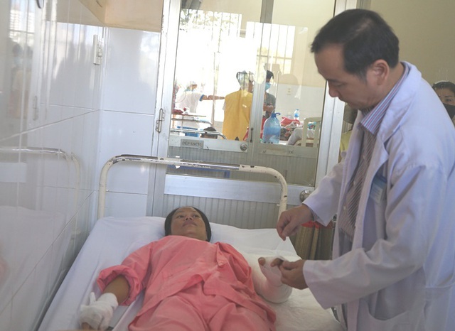 Dùng than sưởi ấm sau sinh, 5 phụ nữ bị bỏng phải nhập viện cấp cứu - Ảnh 2.