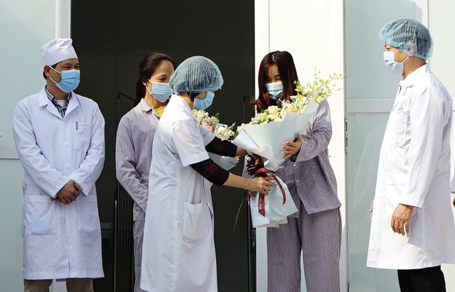 Người bệnh khỏi COVID-19 là những món quà vô giá của ngành Y Việt Nam - Ảnh 2.
