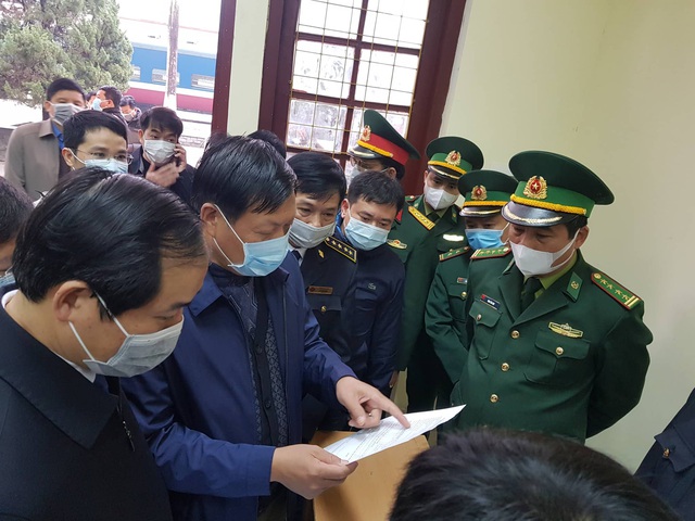 Thứ trưởng Bộ Y tế Đỗ Xuân Tuyên: Giám sát chặt người từ vùng dịch trở về - Ảnh 3.