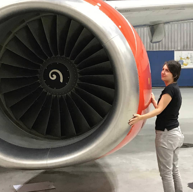 Trúng ‘sét ái tình’, người phụ nữ quyết định kết hôn với máy bay Boeing 737 - Ảnh 2.