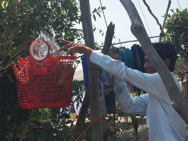 Ông chủ tiệm tạp hóa 10 năm kéo ròng rọc bán hàng cho bà con bên sông - Ảnh 4.