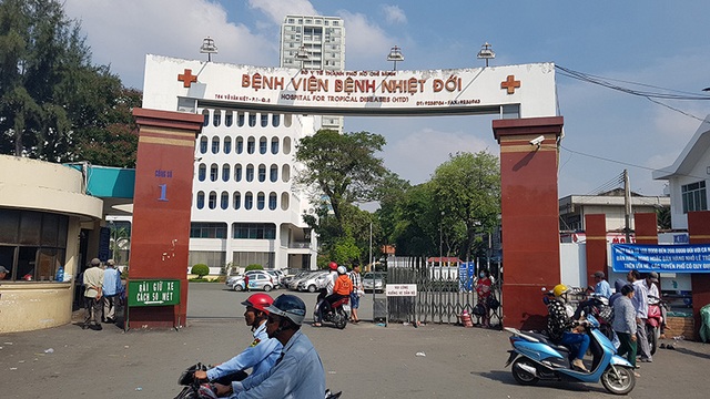 Quá cảnh 2 giờ ở Vũ Hán, Việt kiều Mỹ mắc nCoV khi về Việt Nam - Ảnh 2.