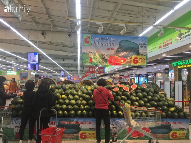 Giá hoa quả trong siêu thị giảm 1/3 so với thời điểm trước Tết, dưa hấu còn 6.700 đồng/kg - Ảnh 2.