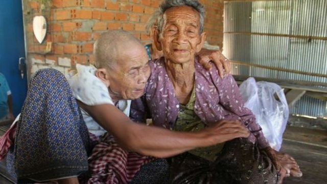 Chuyện lạ khó tin: Cụ bà 98 tuổi đoàn tụ chị gái sau 47 năm xa cách  - Ảnh 1.