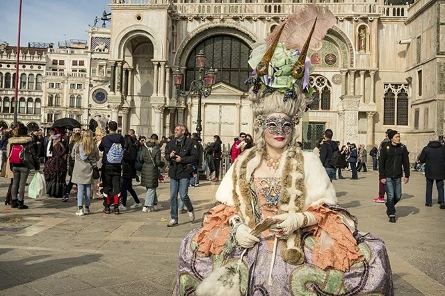 Những kiểu hóa trang bắt mắt trong lễ hội nổi tiếng ở Italia - Ảnh 1.