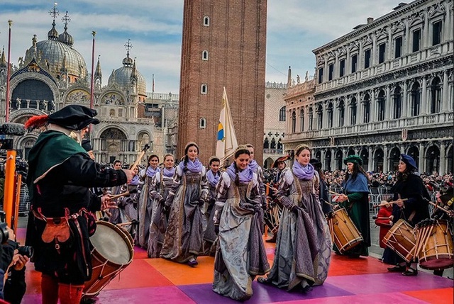 Những kiểu hóa trang bắt mắt trong lễ hội nổi tiếng ở Italia - Ảnh 7.