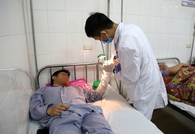 Quảng Ninh: Lần đầu tiên nối thành công ngón tay đứt lìa cho bệnh nhân - Ảnh 2.