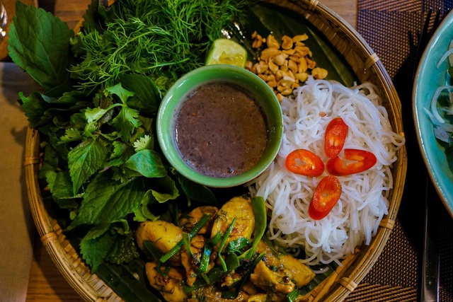 Những món Việt được khách nước ngoài yêu thích - Ảnh 2.