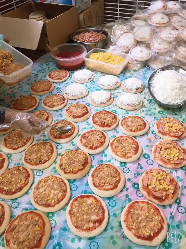 Pizza cấp đ&ocirc;ng tr&agrave;n ngập chợ mạng, gi&aacute; chỉ 160 ng&agrave;n đồng/10 chiếc, chủ b&aacute;n mỗi ng&agrave;y v&agrave;i trăm chiếc - Ảnh 3.