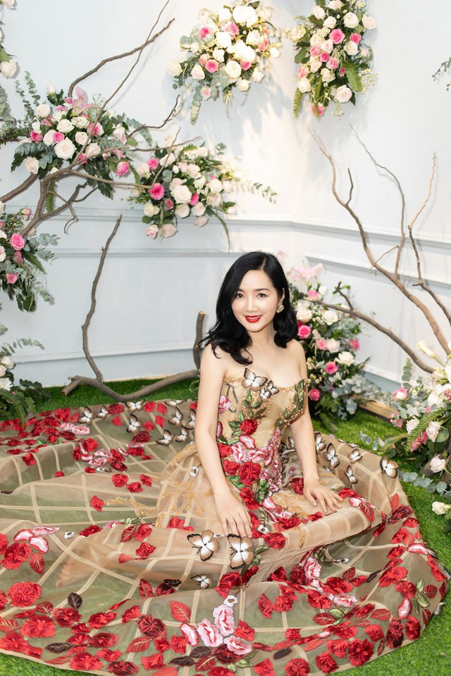 Hoa hậu Giáng My, em gái Lý Hùng đọ dáng gợi cảm với váy xuyên thấu  - Ảnh 2.